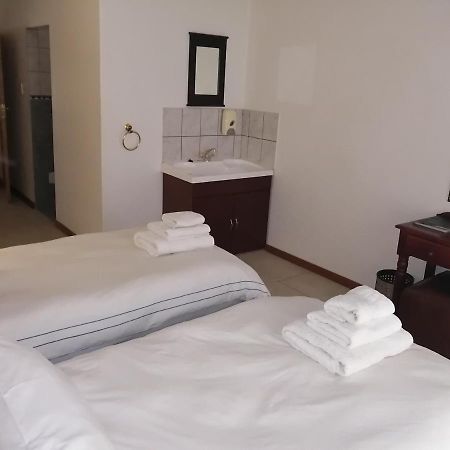 Krige Lodge B&B Блумфонтейн Экстерьер фото