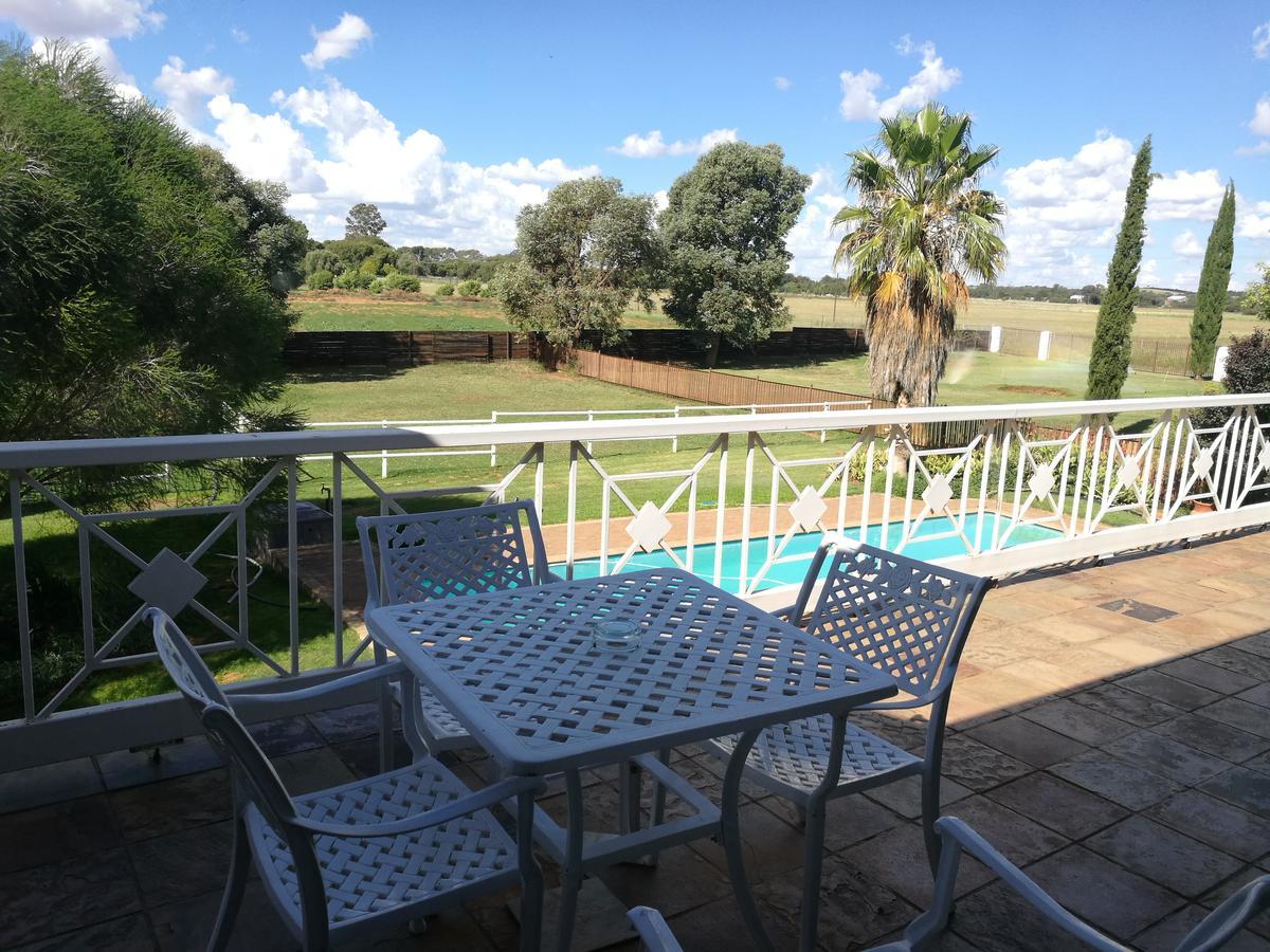 Krige Lodge B&B Блумфонтейн Экстерьер фото