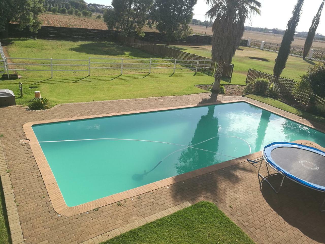 Krige Lodge B&B Блумфонтейн Экстерьер фото